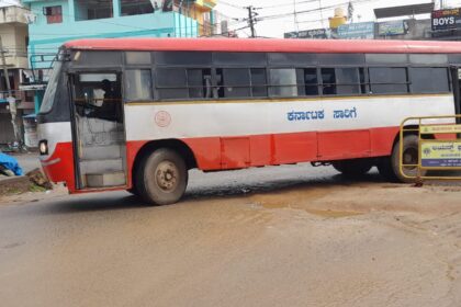 ದಬ್ಬೇಘಟ್ಟ ವೃತ್ತದ ತಿರುವಿನಲ್ಲಿ ಹದಗೆಟ್ಟ ರಸ್ತೆ/ ಹೆಣ ಬೀಳುವ ಮುನ್ನ ರಸ್ತೆ ಸರಿಪಡಿಸುವಂತೆ ನಾಗರೀಕರ ಆಗ್ರಹ