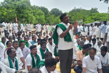 ತಹಸಿಲ್ಧಾರ್ ಕಛೇರಿ ಮುಂದೆ ರೈತ ಸಂಘ ಪ್ರತಿಭಟನೆ