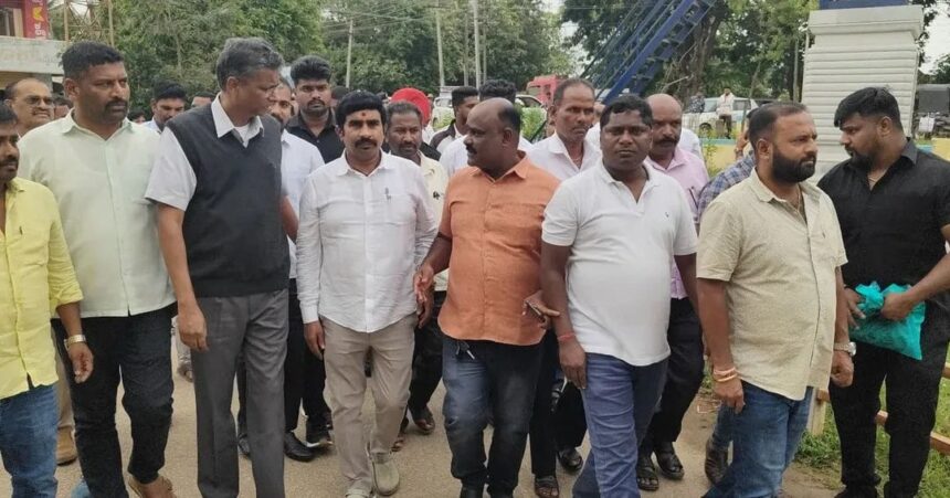 ಮಳೆ ಹಾನಿ: ಚಿಕ್ಕಮಂಗಳೂರು ಜಿಲ್ಲೆಯ ಪ್ರದೇಶಗಳಿಗೆ ಸಚಿವ ಸತೀಶ ಜಾರಕಿಹೊಳಿ ಭೇಟಿ ಪರಿಶೀಲನೆ ಮಳೆ ಹಾನಿ: ಚಿಕ್ಕಮಂಗಳೂರು ಜಿಲ್ಲೆಯ ಪ್ರದೇಶಗಳಿಗೆ ಸಚಿವ ಸತೀಶ ಜಾರಕಿಹೊಳಿ ಭೇಟಿ ಪರಿಶೀಲನೆ