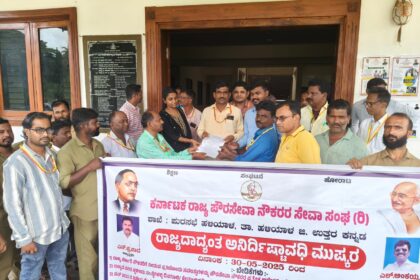 ವಿವಿಧ ಬೇಡಿಕೆಗಳ ಈಡೇರಿಕೆಗೆ ಒತ್ತಾಯಿಸಿ ಹಳಿಯಾಳ ಪೌರಕಾರ್ಮಿಕರ ಪ್ರತಿಭಟನೆ