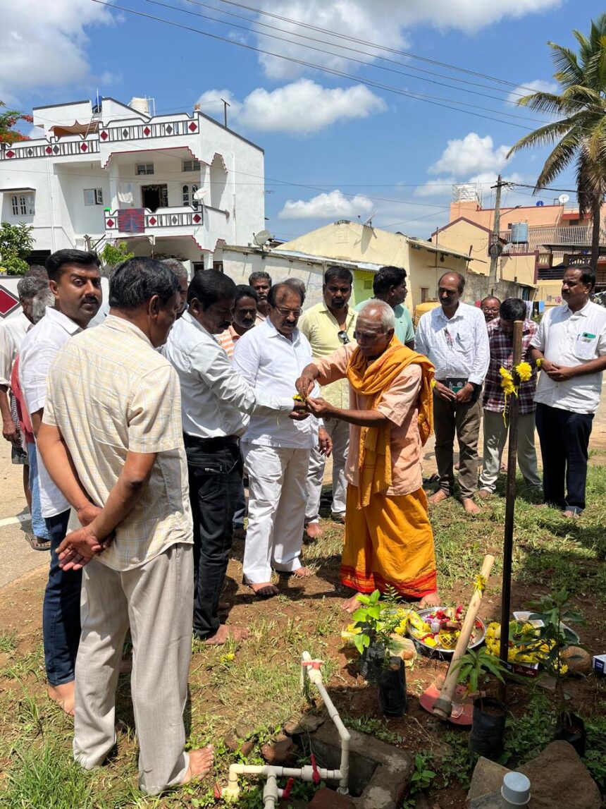 ರಸ್ತೆ ಅಭಿವೃದ್ಧಿ ಕಾಮಗಾರಿಗೆ ಶಾಸಕ ಷಡಕ್ಷರಿ ಗುದ್ದಲಿ ಪೂಜೆ