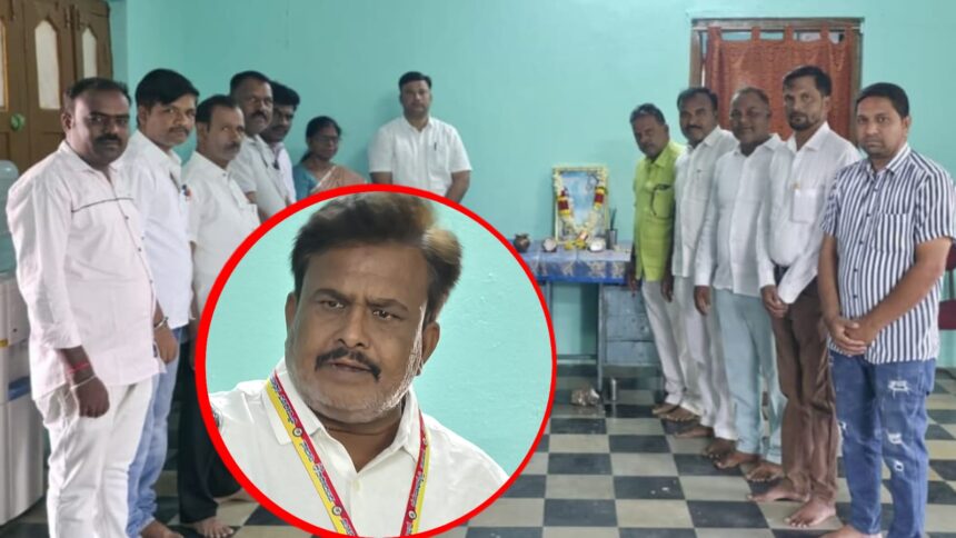 ಭಗೀರಥ ಜಯಂತಿಗೆ ಅಪಮಾನ ಮಾಡಿದ ಹಟ್ಟಿ ಪ. ಪಂ. ಮುಖ್ಯ ಅಧಿಕಾರಿ ಭಗೀರಥ ಜಯಂತಿಗೆ ಅಪಮಾನ ಮಾಡಿದ ಹಟ್ಟಿ ಪ. ಪಂ. ಮುಖ್ಯ ಅಧಿಕಾರಿ