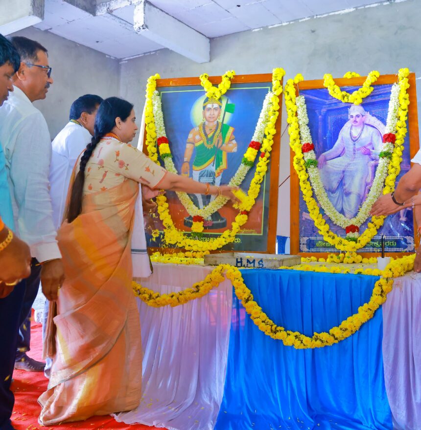 ಎಲ್ಲರನ್ನೂ ಒಟ್ಟಿಗೆ ಕರೆದುಕೊಂಡು ಹೋಗುವ ಸಮಾಜ ವೀರಶೈವ ಲಿಂಗಾಯತ ಸಮಾಜ: ಸಚಿವೆ ಲಕ್ಷ್ಮೀ ಹೆಬ್ಬಾಳಕರ್ ಎಲ್ಲರನ್ನೂ ಒಟ್ಟಿಗೆ ಕರೆದುಕೊಂಡು ಹೋಗುವ ಸಮಾಜ ವೀರಶೈವ ಲಿಂಗಾಯತ ಸಮಾಜ: ಸಚಿವೆ ಲಕ್ಷ್ಮೀ ಹೆಬ್ಬಾಳಕರ್