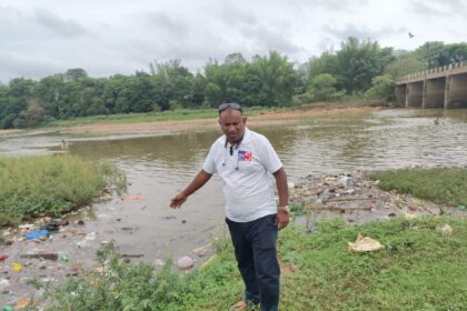 ಮಲಪ್ರಭಾ ನದಿಗೆ ವಿಷಯುಕ್ತ ಕೊಳಚೆ ನೀರು:  ತ್ಯಾಜ್ಯ ವಸ್ತುಗಳೇ ಕಂಟಕ