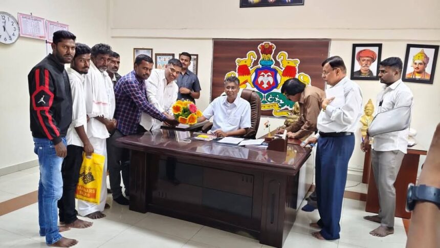 ಸಚಿವರಾದ ಸತೀಶ್ ಜಾರಕಿಹೊಳಿಯವರ 64ನೇ ಹುಟ್ಟು ಹಬ್ಬದ ಅಂಗವಾಗಿ ಶುಭಾಶಯ ಸಚಿವರಾದ ಸತೀಶ್ ಜಾರಕಿಹೊಳಿಯವರ 64ನೇ ಹುಟ್ಟು ಹಬ್ಬದ ಅಂಗವಾಗಿ ಶುಭಾಶಯ