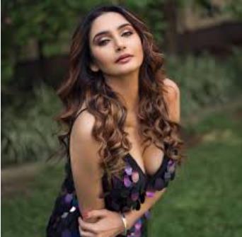 ಸಿಂಧೂರಿಯಲ್ಲಿ ನಟಿಸಲಿರುವ ಗ್ಲ್ಯಾಮರಸ್ ಬೆಡಗಿ ರಾಗಿಣಿ ದ್ವಿವೇದಿ ಸಿಂಧೂರಿಯಲ್ಲಿ ನಟಿಸಲಿರುವ ಗ್ಲ್ಯಾಮರಸ್ ಬೆಡಗಿ ರಾಗಿಣಿ ದ್ವಿವೇದಿ