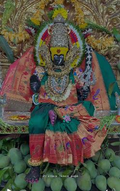 ಅಕ್ಷಯ ತೃತೀಯಾ ದಂದು ಕೊಲ್ಲಾಪುರದ ಮಹಾಲಕ್ಷ್ಮಿಗೆ ಅಪರೂಪದ ಅಲಂಕಾರದಲ್ಲಿ ಪೂಜೆ ಅಕ್ಷಯ ತೃತೀಯಾ ದಂದು ಕೊಲ್ಲಾಪುರದ ಮಹಾಲಕ್ಷ್ಮಿಗೆ ಅಪರೂಪದ ಅಲಂಕಾರದಲ್ಲಿ ಪೂಜೆ