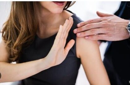 ಯುವತಿಯ ಮೈ ಮುಟ್ಟಿ ಓರ್ವನಿಂದ ಅಸಭ್ಯ ವರ್ತನೆ