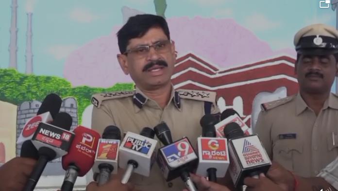 ರಾಯಚೂರು ಜಿಲ್ಲಾಡಳಿತ ಕಚೇರಿಗೆ ಬಾಂಬ್ ಬೆದರಿಕೆ ರಾಯಚೂರು ಜಿಲ್ಲಾಡಳಿತ ಕಚೇರಿಗೆ ಬಾಂಬ್ ಬೆದರಿಕೆ