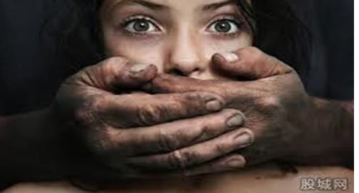 ಮನೆ ಮಾಲೀಕರ ಪತ್ನಿ, ಅಪ್ರಾಪ್ತ ಮಗಳ ಮೇಲೆ ಕೆಲಸದಾಳಿನಿಂದ ಅತ್ಯಾಚಾರ ಮನೆ ಮಾಲೀಕರ ಪತ್ನಿ, ಅಪ್ರಾಪ್ತ ಮಗಳ ಮೇಲೆ ಕೆಲಸದಾಳಿನಿಂದ ಅತ್ಯಾಚಾರ