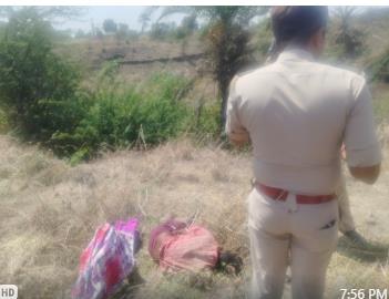 ಮಾರಕಾಸ್ತ್ರಗಳಿಂದ ಕೊಚ್ಚಿ ಯುವಕನ ಕೊಲೆ ಮಾರಕಾಸ್ತ್ರಗಳಿಂದ ಕೊಚ್ಚಿ ಯುವಕನ ಕೊಲೆ