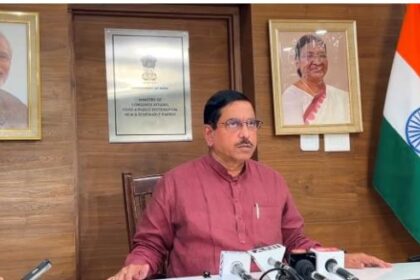 ಆಹಾರ ಮತ್ತು ಅಗತ್ಯ ವಸ್ತುಗಳ ಕೊರತೆ, ವದಂತಿಗೆ ಕಿವಿಗೊಡಬಾರದು: ಸಚಿವ ಜೋಶಿ