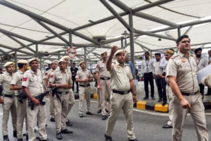 ಭಾರತ-ಪಾಕ್ ಯುದ್ಧ ಸ್ಥಿತಿ: ಸರಕಾರಿ ನೌಕರರ ರಜೆ ರದ್ದು