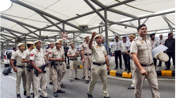 ಭಾರತ-ಪಾಕ್ ಯುದ್ಧ ಸ್ಥಿತಿ: ಸರಕಾರಿ ನೌಕರರ ರಜೆ ರದ್ದು ಭಾರತ-ಪಾಕ್ ಯುದ್ಧ ಸ್ಥಿತಿ: ಸರಕಾರಿ ನೌಕರರ ರಜೆ ರದ್ದು