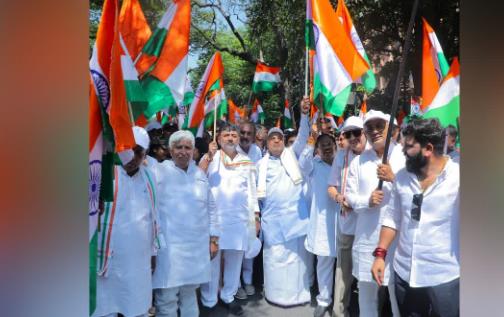 ಭಾರತೀಯ ಯೋಧರನ್ನು ಬೆಂಬಲಿಸಿ ರಾಜ್ಯ ಕಾಂಗ್ರೆಸ್ ನಾಯಕರ ತಿರಂಗಾ ಯಾತ್ರೆ ಭಾರತೀಯ ಯೋಧರನ್ನು ಬೆಂಬಲಿಸಿ ರಾಜ್ಯ ಕಾಂಗ್ರೆಸ್ ನಾಯಕರ ತಿರಂಗಾ ಯಾತ್ರೆ