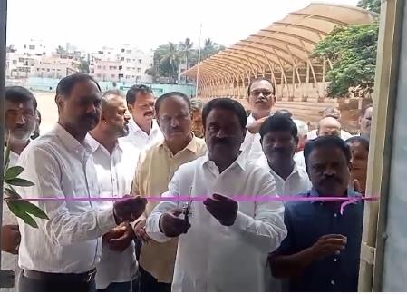 ಎಂಇಐ ಆಟದ ಮೈದಾನದಲ್ಲಿ ಶೌಚಾಲಯ ಮತ್ತು ಸ್ನಾನದ ಗೃಹ ಉದ್ಘಾಟನೆ : ಶಾಸಕ ಎಸ್ ಮುನಿರಾಜು ಎಂಇಐ ಆಟದ ಮೈದಾನದಲ್ಲಿ ಶೌಚಾಲಯ ಮತ್ತು ಸ್ನಾನದ ಗೃಹ ಉದ್ಘಾಟನೆ : ಶಾಸಕ ಎಸ್ ಮುನಿರಾಜು