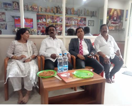 ” ಬಿಜೆಪಿ ಮಾಜಿ ಸಂಘಟನಾ ಕಾರ್ಯದರ್ಶಿ ಸಪ್ತಗಿರಿ ಆನಂದ್ ಕಚೇರಿಗೆ ಭೇಟಿ – ಶಾಸಕ ಎಸ್ ಮುನಿರಾಜು” ” ಬಿಜೆಪಿ ಮಾಜಿ ಸಂಘಟನಾ ಕಾರ್ಯದರ್ಶಿ ಸಪ್ತಗಿರಿ ಆನಂದ್ ಕಚೇರಿಗೆ ಭೇಟಿ – ಶಾಸಕ ಎಸ್ ಮುನಿರಾಜು”