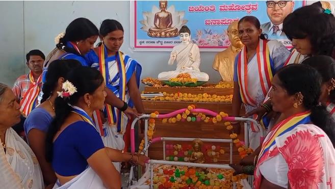 ಐನಾಪುರದಲ್ಲಿ ಅದ್ದೂರಿಯಾಗಿ ಜರುಗಿದ ಭಗವಾನ ಬುದ್ಧರ ಜಯಂತಿ ಐನಾಪುರದಲ್ಲಿ ಅದ್ದೂರಿಯಾಗಿ ಜರುಗಿದ ಭಗವಾನ ಬುದ್ಧರ ಜಯಂತಿ