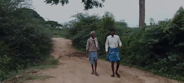 ಗೂಳಿಪುರ ಗ್ರಾಮದ ಜಮೀನಿನಲ್ಲಿ ಚಿರತೆ ಪ್ರತ್ಯಕ್ಷ:ಗ್ರಾಮಸ್ಥರಲ್ಲಿ ಆತಂಕ ಗೂಳಿಪುರ ಗ್ರಾಮದ ಜಮೀನಿನಲ್ಲಿ ಚಿರತೆ ಪ್ರತ್ಯಕ್ಷ:ಗ್ರಾಮಸ್ಥರಲ್ಲಿ ಆತಂಕ