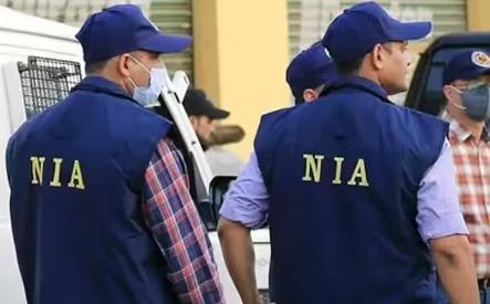 ಸಿಆರ್ ಪಿಎಫ್ ಯೋಧನ ಬಂಧನ: ಎನ್ ಐಎ ಅಧಿಕಾರಿಗಳು ಸಿಆರ್ ಪಿಎಫ್ ಯೋಧನ ಬಂಧನ: ಎನ್ ಐಎ ಅಧಿಕಾರಿಗಳು