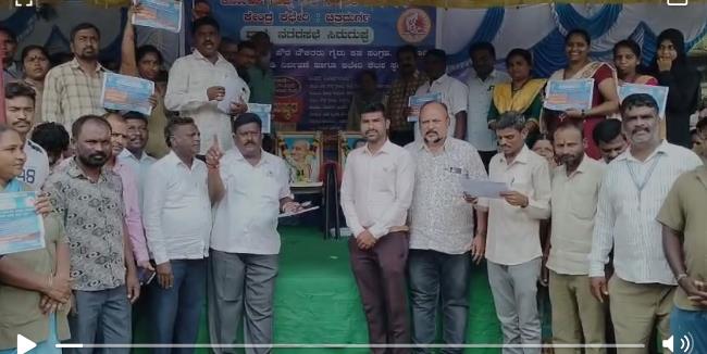 ವಿವಿಧ ಬೇಡಿಕೆಗಳ ಈಡೇರಿಕೆಗಾಗಿ ಪೌರಕಾರ್ಮಿಕರಿಂದ ಮುಷ್ಕರ ವಿವಿಧ ಬೇಡಿಕೆಗಳ ಈಡೇರಿಕೆಗಾಗಿ ಪೌರಕಾರ್ಮಿಕರಿಂದ ಮುಷ್ಕರ