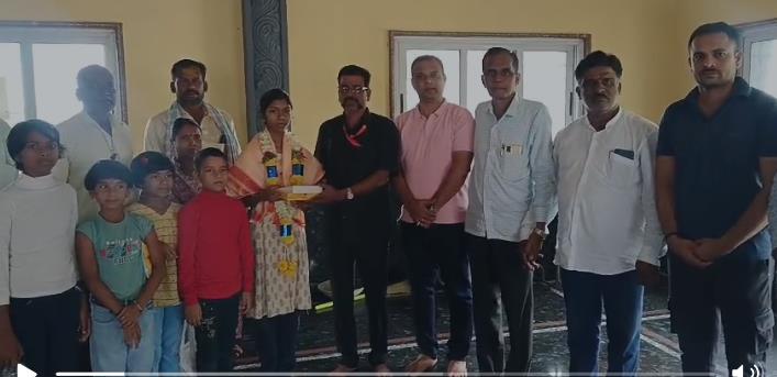 SSLC ಪರಿಕ್ಷೆಯಲ್ಲಿ ಸಾಧನೆ ಮಾಡಿದ ನಿಕಿತಾ ಪ್ರಮೆಶ್ ಬಿಂದ ವಿದ್ಯಾರ್ಥಿನಿಗೆ ಸನ್ಮಾನ SSLC ಪರಿಕ್ಷೆಯಲ್ಲಿ ಸಾಧನೆ ಮಾಡಿದ ನಿಕಿತಾ ಪ್ರಮೆಶ್ ಬಿಂದ ವಿದ್ಯಾರ್ಥಿನಿಗೆ ಸನ್ಮಾನ