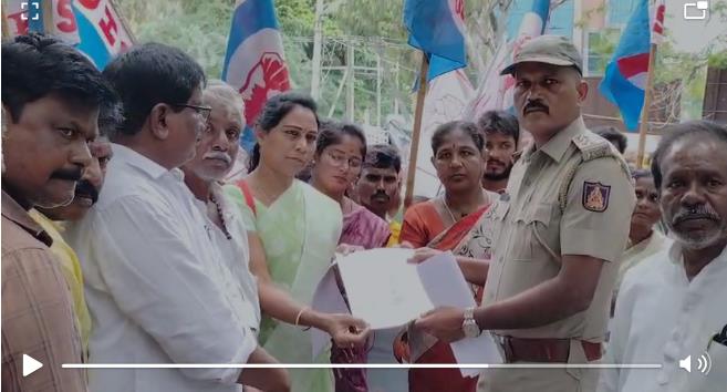 ದೇಶನೂರು ಗ್ರಾಮದ ಗಲಭೆ ಪ್ರಕರಣದ ಆರೋಪಿಗಳ ಪತ್ತೆಗೆ ಒತ್ತಾಯ ದೇಶನೂರು ಗ್ರಾಮದ ಗಲಭೆ ಪ್ರಕರಣದ ಆರೋಪಿಗಳ ಪತ್ತೆಗೆ ಒತ್ತಾಯ