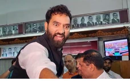 ಎಎಪಿ ಶಾಸಕನ ವಿರುದ್ಧ ಪ್ರಕರಣ ದಾಖಲು ಎಎಪಿ ಶಾಸಕನ ವಿರುದ್ಧ ಪ್ರಕರಣ ದಾಖಲು