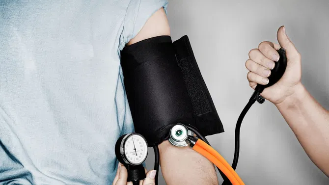 ಇದ್ದಕ್ಕಿದ್ದಂತೆ ಬಿಪಿ ಹೆಚ್ಚಾಗಲು ಈ ತಪ್ಪುಗಳೇ ಕಾರಣ ಇದ್ದಕ್ಕಿದ್ದಂತೆ ಬಿಪಿ ಹೆಚ್ಚಾಗಲು ಈ ತಪ್ಪುಗಳೇ ಕಾರಣ