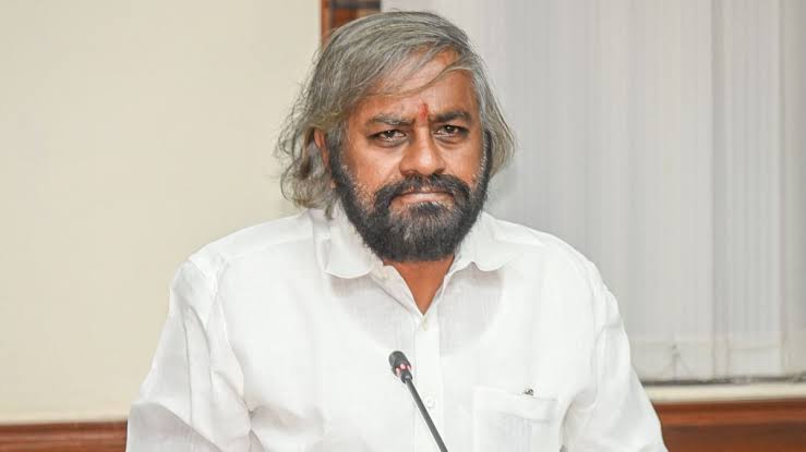ವನ್ಯಜೀವಿಗಳ ಮುಂದೆ ರಿಲ್ಸ್, ಸೆಲ್ಫಿ ಕ್ಲಿಕ್ಕಿಸಿದ್ದರೇ ಕಠಿಣ ಕ್ರಮ : ಖಂಡ್ರೆ 
