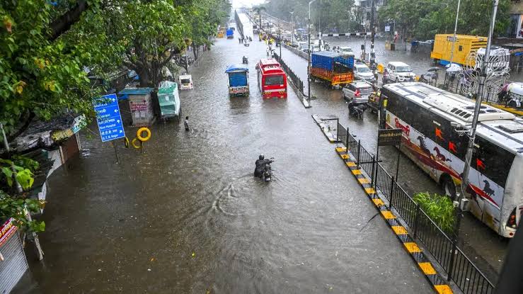 ಮುಂಬೈನಲ್ಲಿ ದಾಖಲೆ ಮಳೆ : ಜನ ಜೀವನ ಅಸ್ತವ್ಯಸ್ತ ಮುಂಬೈನಲ್ಲಿ ದಾಖಲೆ ಮಳೆ : ಜನ ಜೀವನ ಅಸ್ತವ್ಯಸ್ತ