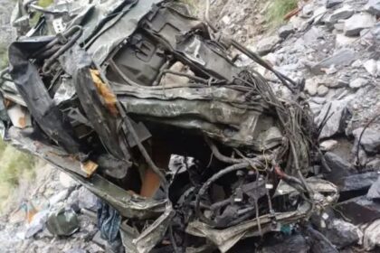 ಕಮರಿಗೆ ಬಿದ್ದ ಸೇನಾ ವಾಹನ : ಮೂವರು ಸೇನಾ ಸಿಬ್ಬಂದಿಗಳು ಹುತಾತ್ಮ 