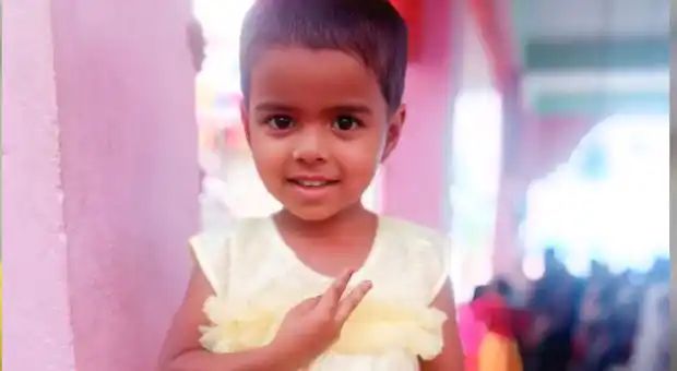 ಮನೆ ಗೋಡೆ ಕುಸಿದು 3ವರ್ಷದ ಮಗು ಸಾವು ಮನೆ ಗೋಡೆ ಕುಸಿದು 3ವರ್ಷದ ಮಗು ಸಾವು