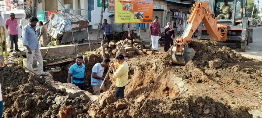 ಬಿವಿ 5 ನ್ಯೂಸ್ ವರದಿ ಹಿನ್ನೆಲೆ ಎಚ್ಚೆತ್ತ ಪಪಂ, ಲೋಕೋಪಯೋಗಿ ಇಲಾಖೆ/ ದಬ್ಬೇಘಟ್ಟ ರಸ್ತೆ ತಿರುವಿನಲ್ಲಿ ಸೇತುವೆ ನಿರ್ಮಾಣ ಕಾಮಗಾರಿ ಆರಂಭ ಬಿವಿ 5 ನ್ಯೂಸ್ ವರದಿ ಹಿನ್ನೆಲೆ ಎಚ್ಚೆತ್ತ ಪಪಂ, ಲೋಕೋಪಯೋಗಿ ಇಲಾಖೆ/ ದಬ್ಬೇಘಟ್ಟ ರಸ್ತೆ ತಿರುವಿನಲ್ಲಿ ಸೇತುವೆ ನಿರ್ಮಾಣ ಕಾಮಗಾರಿ ಆರಂಭ