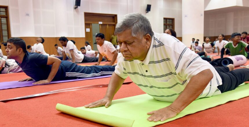 ಆರೋಗ್ಯಕರ ಜೀವನಕ್ಕೆ ಯೋಗಾಭ್ಯಾಸ ಸಹಕಾರಿ: ಸಂಸದ ಜಗದೀಶ್ ಶೆಟ್ಟರ
