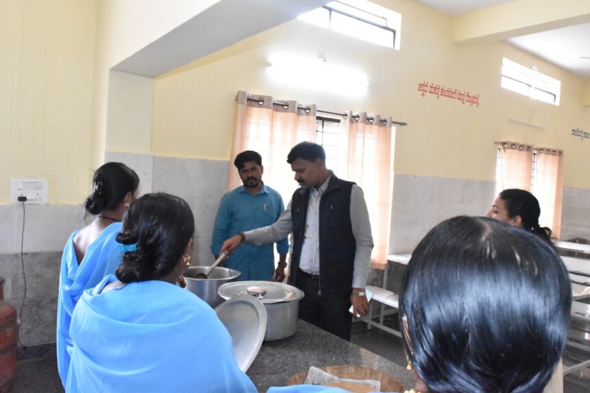 ದೇವರಾಜ್ ಅರಸ ವಸತಿ ನಿಲಯಕ್ಕೆ ಜಿ.ಪಂ ಸಿಇಓ ಭೇಟಿ: ಪರಿಶೀಲನೆ