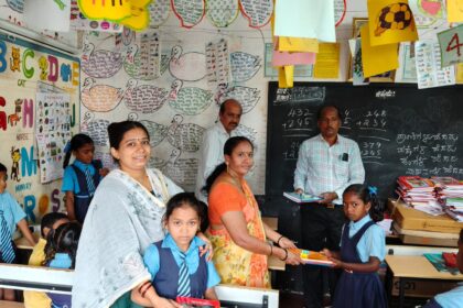 ಶಾಲಾ ಮಕ್ಕಳಿಗೆ ಉಚಿತ ನೋಟ್ ಬುಕ್ ವಿತರಣೆ