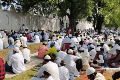 ಬಕ್ರೀದ್ ಹಬ್ಬದ ಅಂಗವಾಗಿ ಈದ್ಗಾ ಮೈದಾನದಲ್ಲಿ ನಡೆದ ಸಾಮೂಹಿಕ ಪ್ರಾರ್ಥನೆ