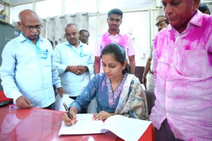 ಸಂಸದರಾಗಿ ಒಂದು ವರ್ಷ ಪೂರ್ಣಗೊಳಿಸಿದ ಪ್ರಿಯಾಂಕಾ ಜಾರಕಿಹೊಳಿ ಅವರಿಗೆ ಕಾಂಗ್ರೆಸ್ ಮುಖಂಡರ ಅಭಿನಂದನೆ