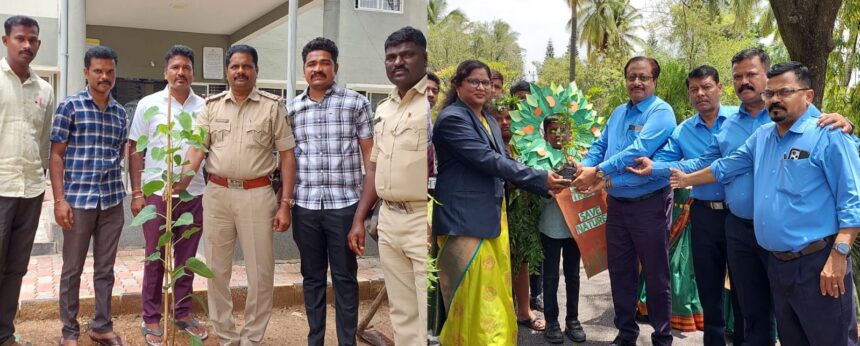 ಹಟ್ಟಿ ಪೋಲಿಸ್ ಠಾಣೆಯಲ್ಲಿ ಸಸಿ ನಡುವ ಮೂಲಕ ವಿಶ್ವ ಪರಿಸರ ದಿನಾಚರಣೆ 