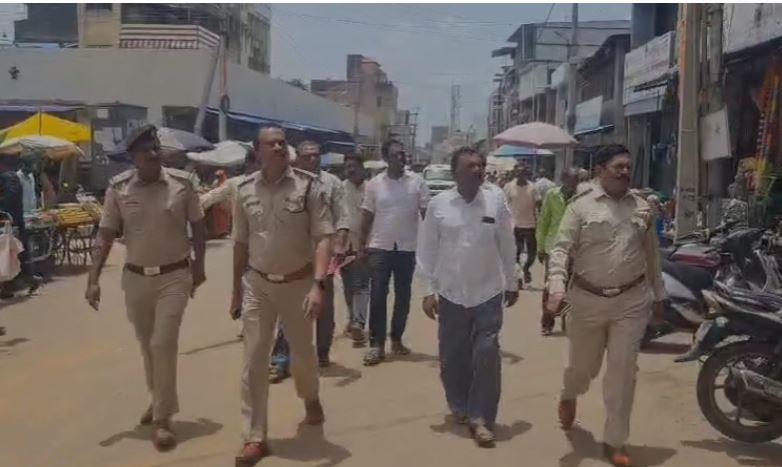 ಗೋಕಾಕ ಜಾತ್ರೆಯ ಮಾರ್ಗಗಳ ವಿಕ್ಷಿಸಿದ ಡಿಎಸ್ಪಿ, ಸಿಸಿಟಿವಿ ಅಳವಡಿಸಲು ಜಾತ್ರಾ ಕಮಿಟಿಯವರಿಗೆ ಕರೆ ಗೋಕಾಕ ಜಾತ್ರೆಯ ಮಾರ್ಗಗಳ ವಿಕ್ಷಿಸಿದ ಡಿಎಸ್ಪಿ, ಸಿಸಿಟಿವಿ ಅಳವಡಿಸಲು ಜಾತ್ರಾ ಕಮಿಟಿಯವರಿಗೆ ಕರೆ