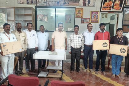 ಗ್ರಾಮ ಆಡಳಿತ ಅಧಿಕಾರಿಗಳಿಗೆ ಲ್ಯಾಪ್ ಟಾಪ್ ವಿತರಣೆ.