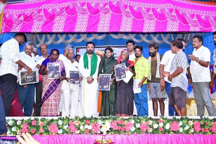 ಸರ್ಕಾರ ಆಸ್ತಿಗೆ ಇ-ಸ್ವತ್ತು ಮಾಡಿಸಿ ಪಟ್ಟಾಧಿಕಾರ ಒದಗಿಸಿ ಜನರು ನೆಮ್ಮದಿಯಾಗಿ ಬದುಕಲು ಅವಕಾಶ ಕಲ್ಪಿಸಿಕೊಟ್ಟಿದೆ: ಸಚಿವ ಸಂತೋಷ್ ಲಾಡ್ ಸರ್ಕಾರ ಆಸ್ತಿಗೆ ಇ-ಸ್ವತ್ತು ಮಾಡಿಸಿ ಪಟ್ಟಾಧಿಕಾರ ಒದಗಿಸಿ ಜನರು ನೆಮ್ಮದಿಯಾಗಿ ಬದುಕಲು ಅವಕಾಶ ಕಲ್ಪಿಸಿಕೊಟ್ಟಿದೆ: ಸಚಿವ ಸಂತೋಷ್ ಲಾಡ್