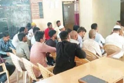 ಇನ್ನೂ ಮುಂದೆ ರಸ್ತೆಗಳ ಬದಿಯಲ್ಲಿ ಲಾರಿಗಳು ನಿಲ್ಲಿಸಿ ಸಾರ್ವಜನಿಕರಿಗೆ ತೊಂದರೆ ಕೊಡದಂತೆ ಲಾರಿ ಮಾಲೀಕರಿಗೆ ಸಿಪಿಐ ಮಹಾದೇವಪ್ಪ ಖಡಕ್ ಎಚ್ಚರಿಕೆ.