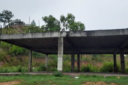 ಕಡೇಹಳ್ಳಿ ಶ್ರೀ ರಂಗನಾಥಸ್ವಾಮಿ ಬೆಟ್ಟದ ತಪ್ಪಲಿನಲ್ಲಿ ಅರ್ಧಕ್ಕೆ ನಿಂತ ಸಮುದಾಯ ಭವನ ಕಾಮಗಾರಿ