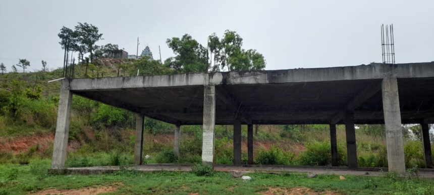 ಕಡೇಹಳ್ಳಿ ಶ್ರೀ ರಂಗನಾಥಸ್ವಾಮಿ ಬೆಟ್ಟದ ತಪ್ಪಲಿನಲ್ಲಿ ಅರ್ಧಕ್ಕೆ ನಿಂತ ಸಮುದಾಯ ಭವನ ಕಾಮಗಾರಿ ಕಡೇಹಳ್ಳಿ ಶ್ರೀ ರಂಗನಾಥಸ್ವಾಮಿ ಬೆಟ್ಟದ ತಪ್ಪಲಿನಲ್ಲಿ ಅರ್ಧಕ್ಕೆ ನಿಂತ ಸಮುದಾಯ ಭವನ ಕಾಮಗಾರಿ