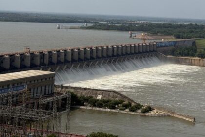 ಮಹಾರಾಷ್ಟ್ರದಲ್ಲಿ ಭಾರೀ ಮಳೆ, ಆಲಮಟ್ಟಿ ಡ್ಯಾಂನ ಎಲ್ಲಾ 26 ಗೇಟ್‌ ಓಪನ್‌, 1 ಲಕ್ಷ ಕ್ಯೂಸೆಕ್‌ ನೀರು ಹೊರಕ್ಕೆ