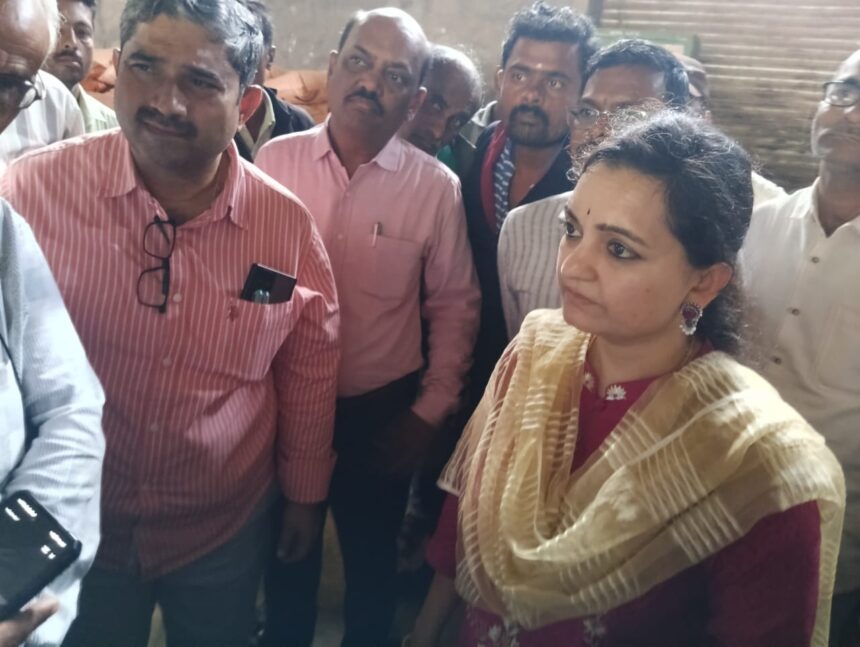 ದಿಢೀರನೆ ಕಲಘಟಗಿಗೆ ಭೇಟಿ ನೀಡಿದ ಜಿಲ್ಲಾಧಿಕಾರಿಗಳು