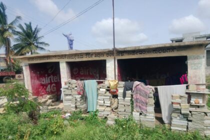 ಉಪಯೋಗಕ್ಕೆ ಬಾರದ ರಂಜೊಳ್ ಬಸ್ ನಿಲ್ದಾಣ: ಬೇಜವಾಬ್ದಾರಿ ತೋರುತ್ತಿರುವ ಅಧಿಕಾರಿಗಳು