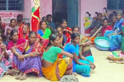 ಖರಾಬಾದಿನ್ನಿ ಗ್ರಾಮದ ನರೇಗಾ ಕೂಲಿ ಕಾರ್ಮಿಕರಿಂದ ಪ್ರತಿಭಟನೆ